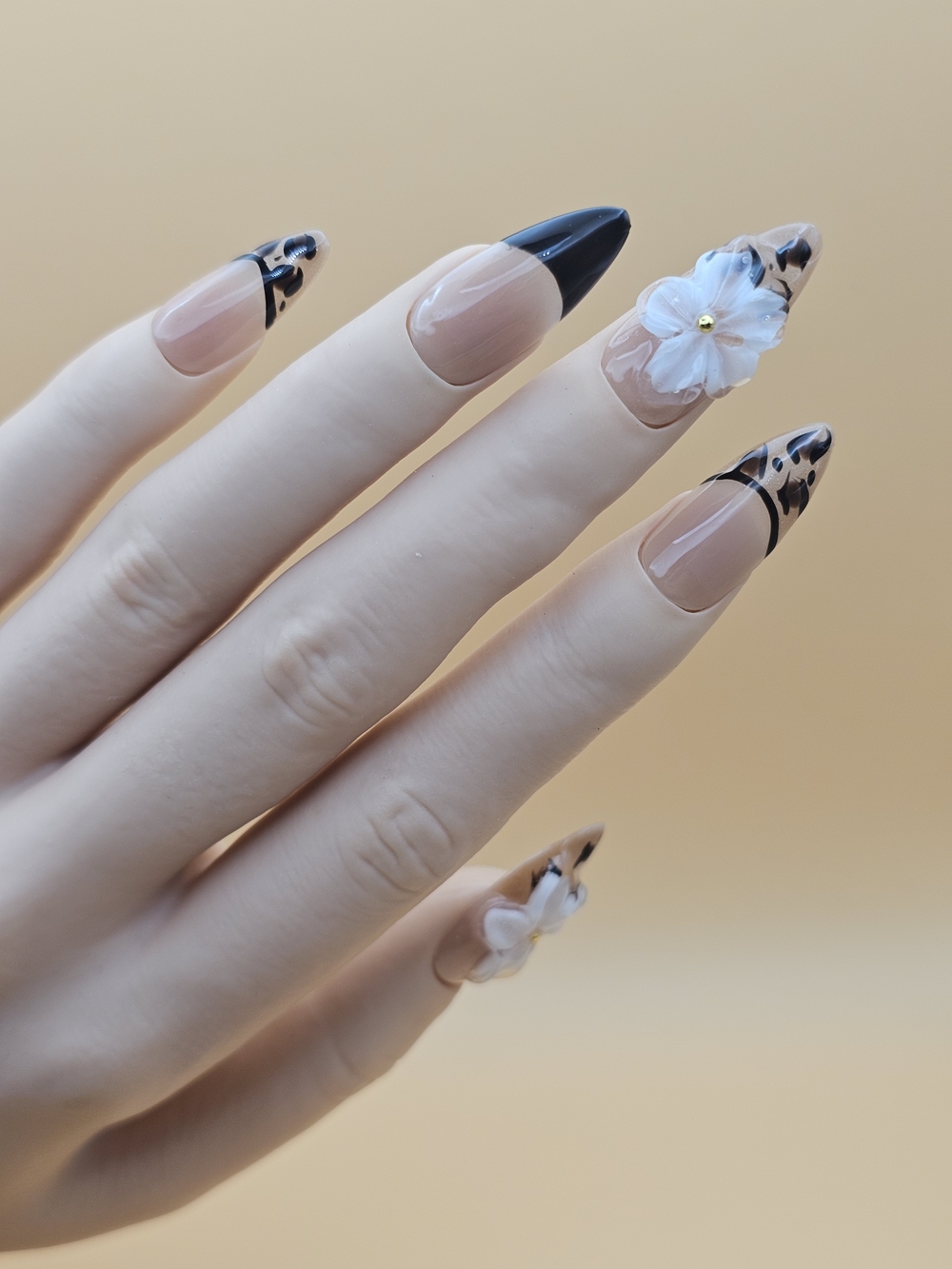 Size M Press-on Nails Set 10pc Almond Black Brown Cheetah Print Tips 3D Gel